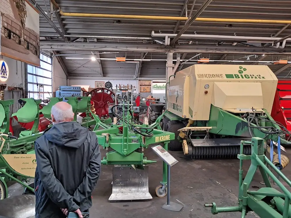 Alte Landmaschinen im Krone Museum in Spelle