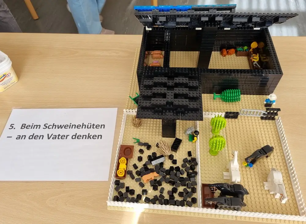 Lego-Szene 5: Beim Schweinehüten – an den Vater denken (Lego trifft Bibel, Gleichnis vom verlorenen Sohn)